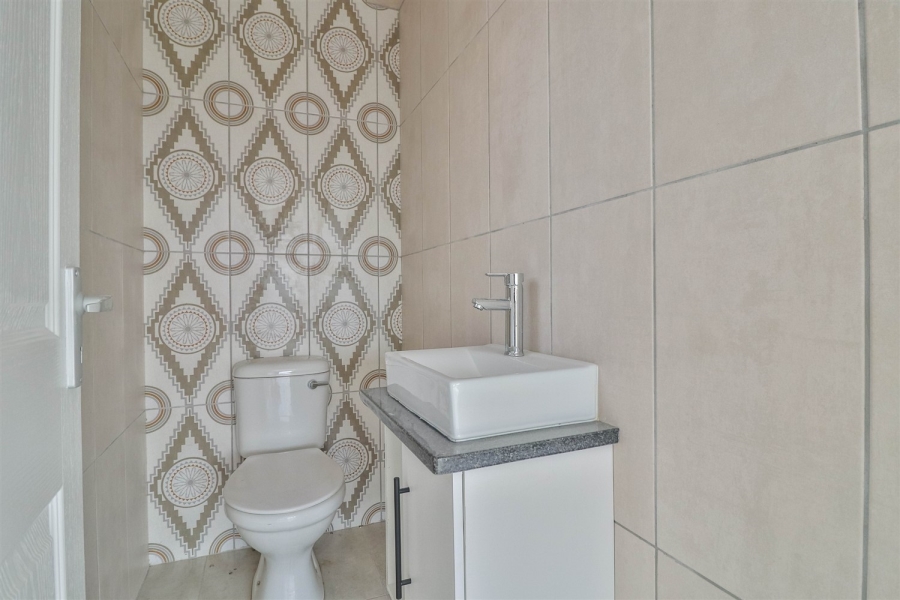 3 Bedroom Property for Sale in Fraaiuitsig Western Cape